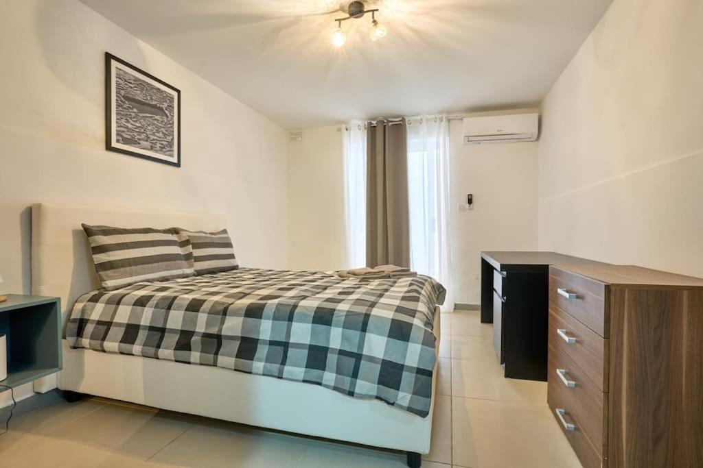 Urban Front - Walking Distance From Paceville And St George Bay Beach Is-Swieqi Εξωτερικό φωτογραφία
